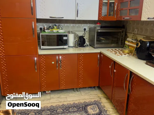 مطبخ كبير و نظيف جدا للبيع