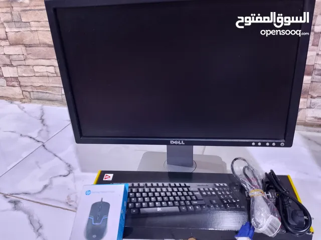 شاشة مع ماوس وكيبورد وكيبلات