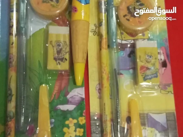 قلم ومستلزمات المدرسة