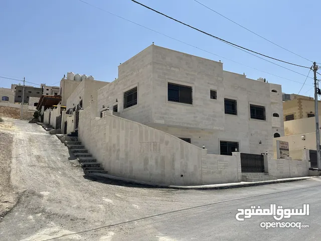 226 m2 3 Bedrooms Townhouse for Sale in Zarqa Graiba