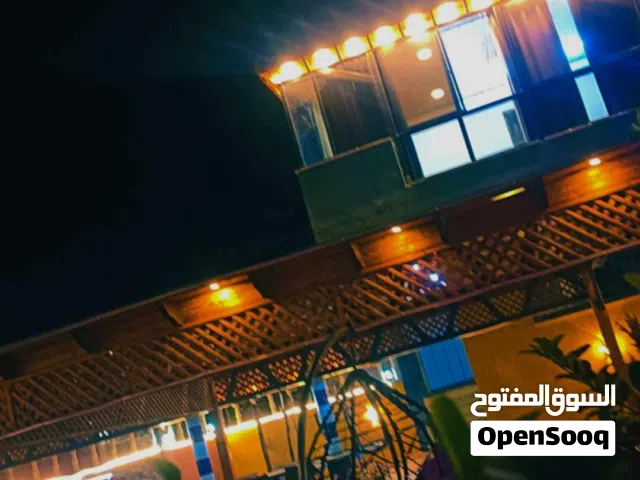 4 Bedrooms Chalet for Rent in Salt Zay