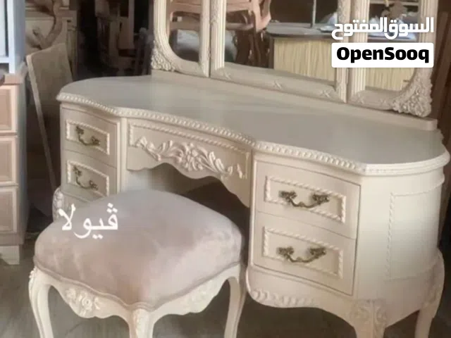 ابحث عن ميز تواليت