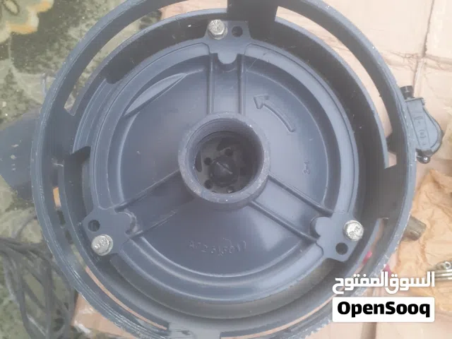 مضخة مياة سطحية كاملة مع ملحقاتها.