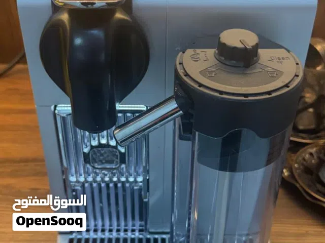 ماكينة كبسولات (Capsule Machine) تعمل مع كبسولات Nespresso الأصلية.
