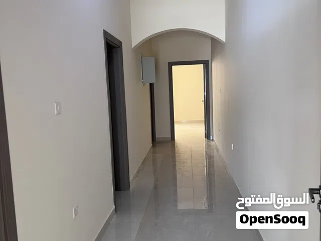 شقه ارضيه للايجار المعبيله الجنوبيه مقابل شارع السريع في نفس خط مسقط مول