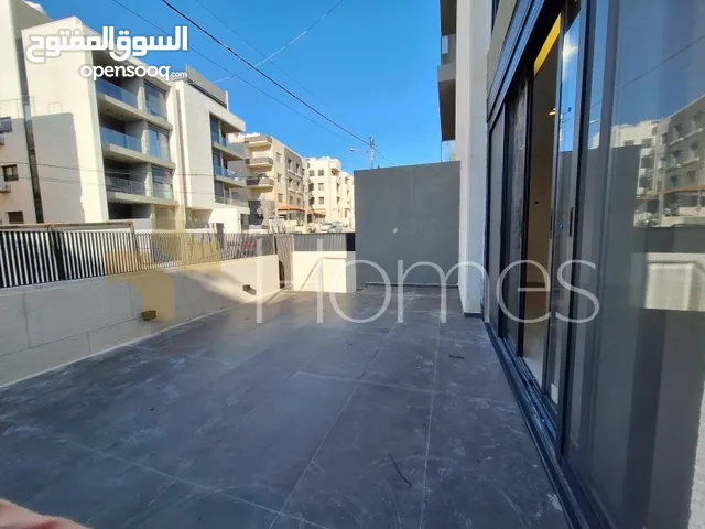 شقة ارضية مع ترس للبيع في ضاحية الامير راشد بمساحة بناء 220م