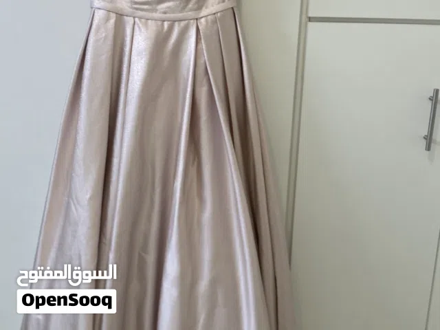 فستان للمناسبات و الحفلات و السهرات