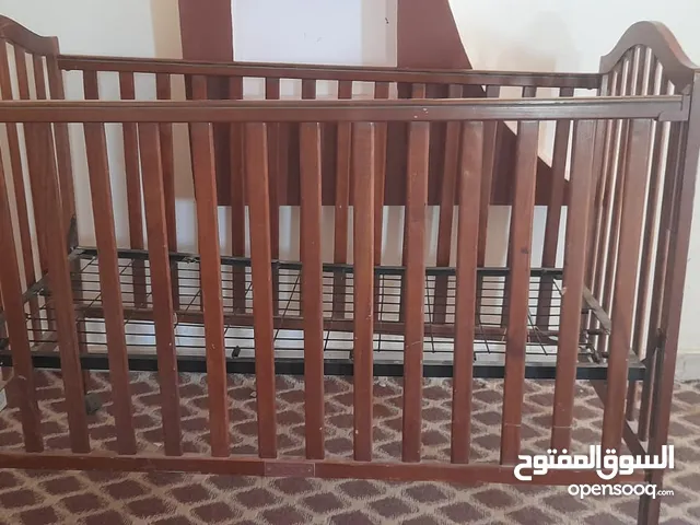 سرير اطفال الاثنين بي 20دينار