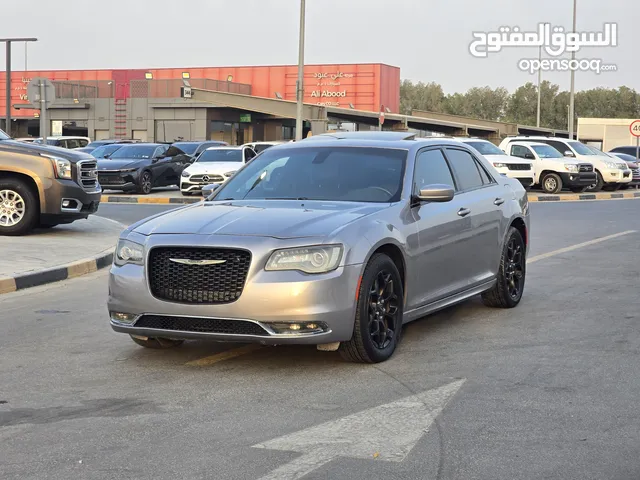 Used Chrysler 300 in Sharjah