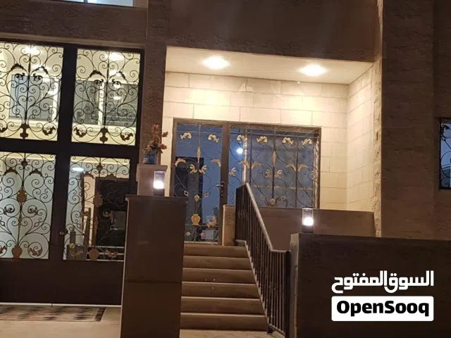 شقة طابق اول بسعر مغري جدا جدا جدا للبيع المستعجل بسبب السفر