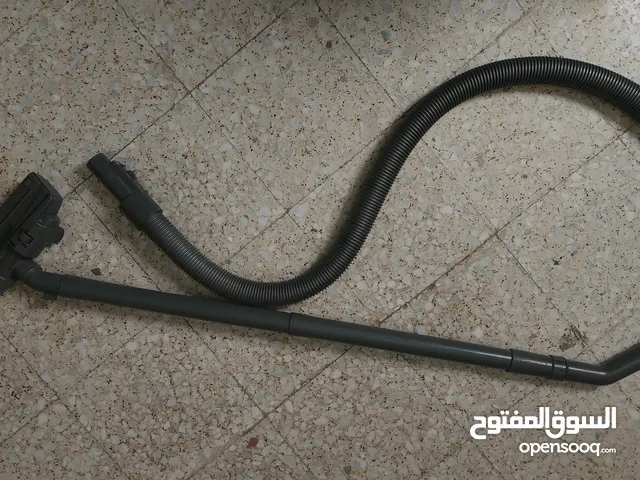 لي مكنسة كهربائية ماركة HITACHI شبه جديد