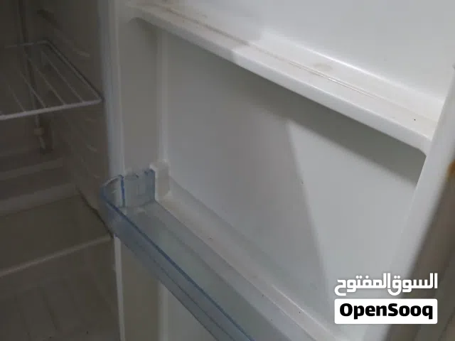 ثلاجه صغيره بحالة ممتازه