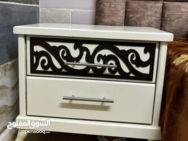 غرفه نوم خشب اصلي استعمال بسيط خلال سنه البيع بسبب السفر