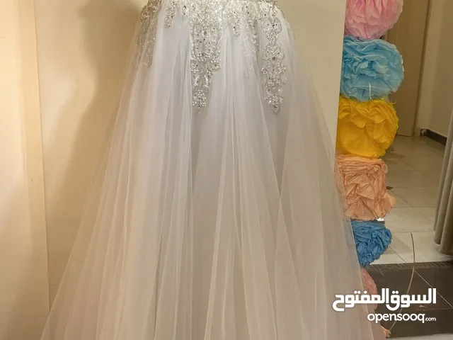 بدلة زفاف لون ابيض سنبل ناعمه