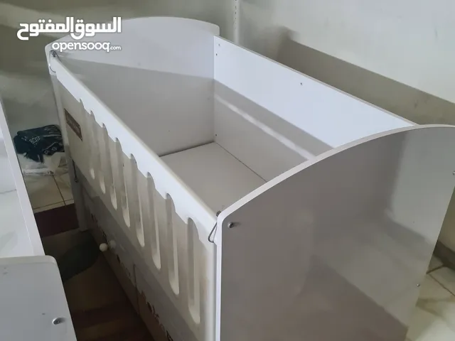 سرير طفل للبيع