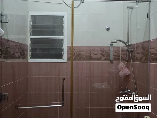 عازل زجاج مع باب