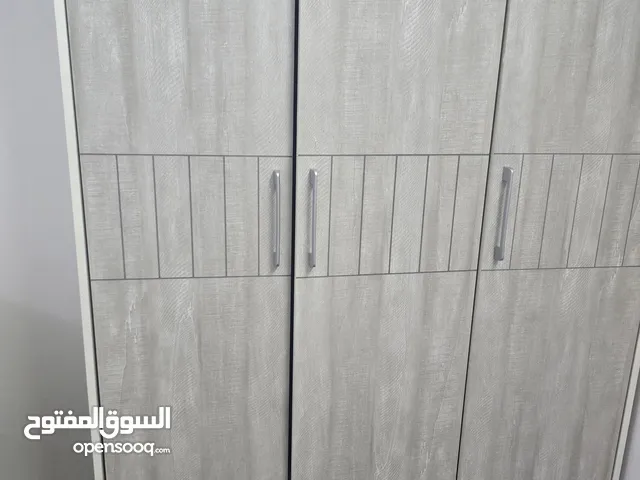 دولاب ملابس جديد اللون رمادي درفتين
