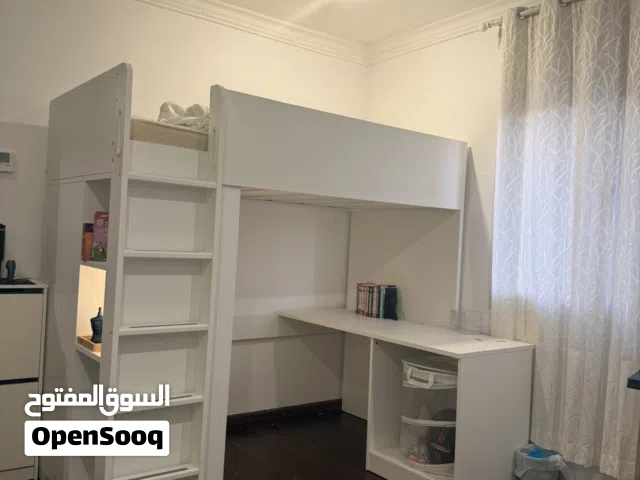 سرير مع مكتب و خزانه و ارفف من ikea