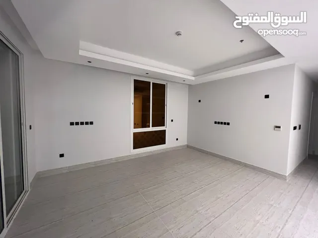 شقه للايجار الرياض حي إشبيلية  3 غرف نوم  3 دورات مياه  صاله  مجلس  دور ارضي الايجار سنوي 25الف