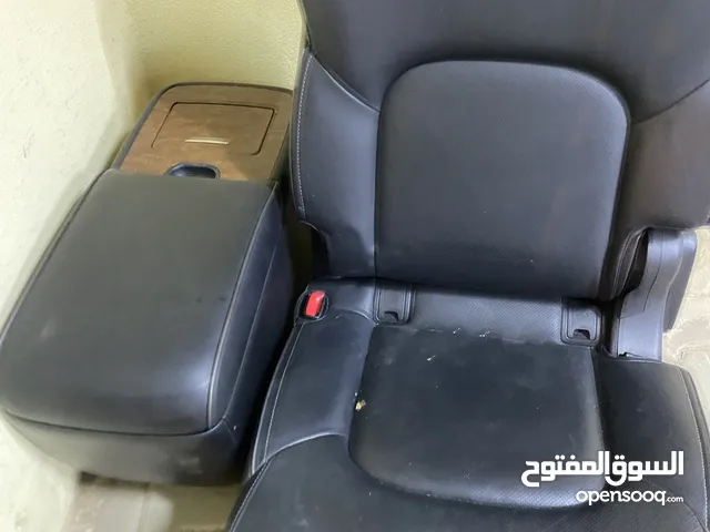 كرسي وسط مع طاوله للنيسان والانفنتي والارمادا من 2011-2024 وكالة