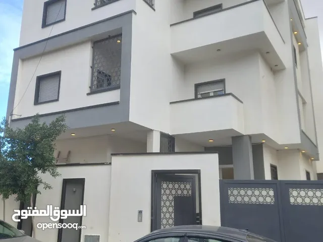 250 m2 4 Bedrooms Villa for Sale in Tripoli Al-Nofliyen