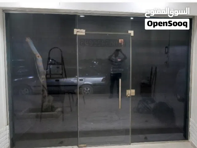 سكوريت وجه محل بحاله ممتازه مقاس الوجهه عرض3.40 متر  وطول 2.50 متر  مكان المعاينه في أول شارع الهرم