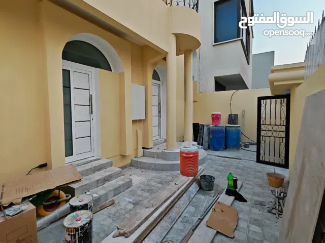 200 m2 5 Bedrooms Townhouse for Sale in Muharraq Galaly