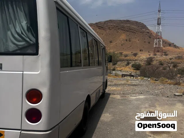 للبيع باص مستوبيشي مع عقد شركه30 راكب موديل 2003
