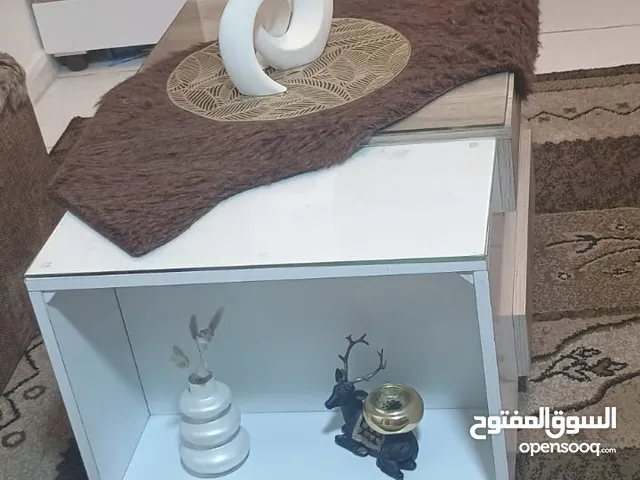 طاولة وسط تفصيل خشب لاتيه .البيع لضيق المكان