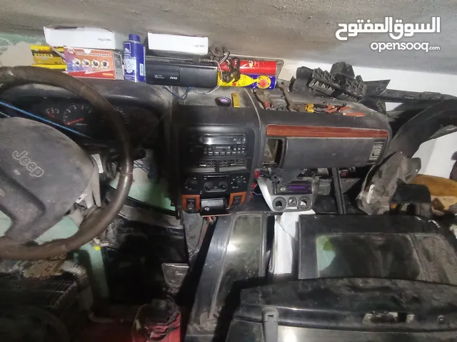 قطع جيب جراند شيروكي من موديل 1999 لا 2004 ///