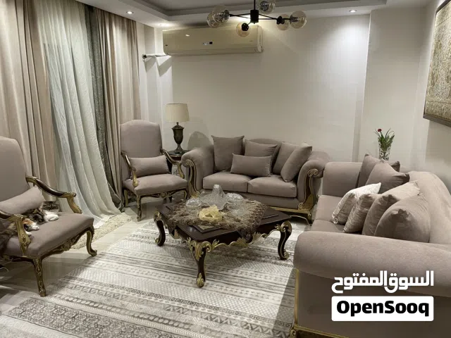 صالون مدهب للبيع