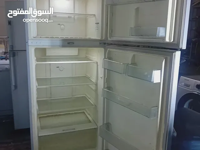 Whirlpool 25 - 29 Liters Microwave in Manama