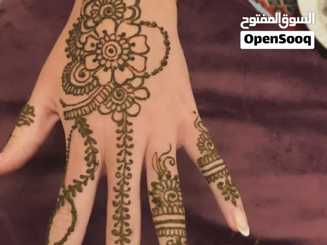 Henna artist