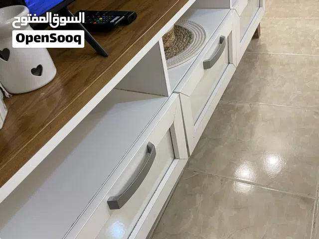 طاولة شاشه + برداي + تخوت عدد 2 مفرد