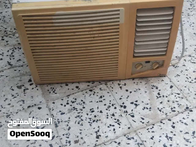 تكييف شباك وثلاجة10 قدم..والتكييف 1طن ونصف شروة ب40 دينار...