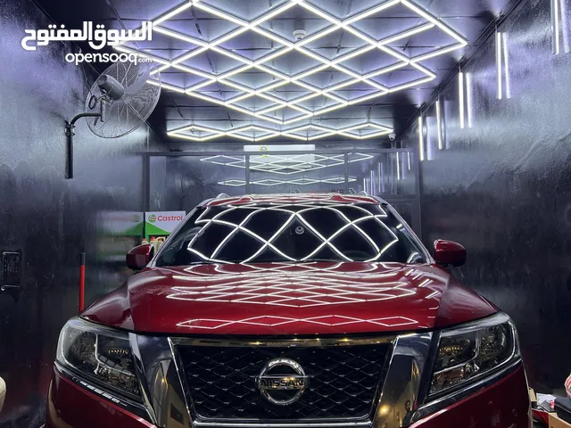 2015 Nissan Pathfinder, Red