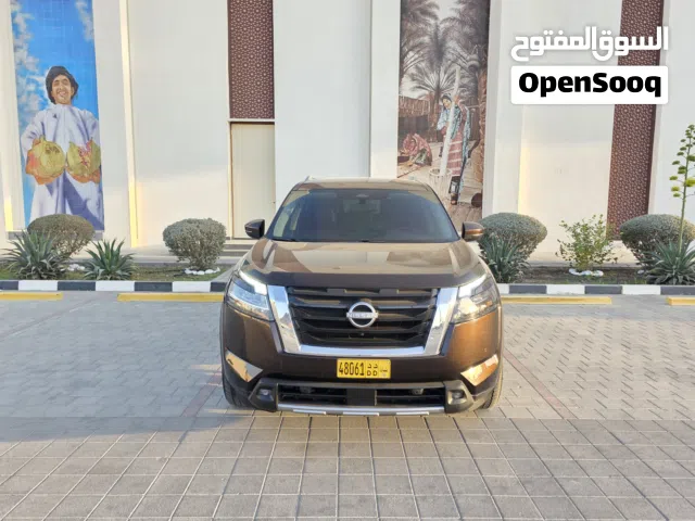 Used Nissan Pathfinder in Al Dakhiliya