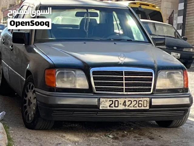 1993 مرسيدس بنز الفئة-E E 200