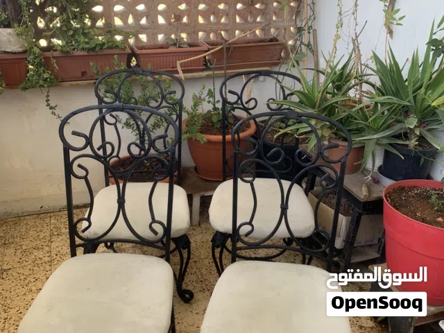 4 كراسي حديد للبيع