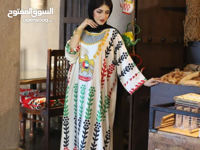 فساتين اماراتيه  يوجد عدة مقاسات