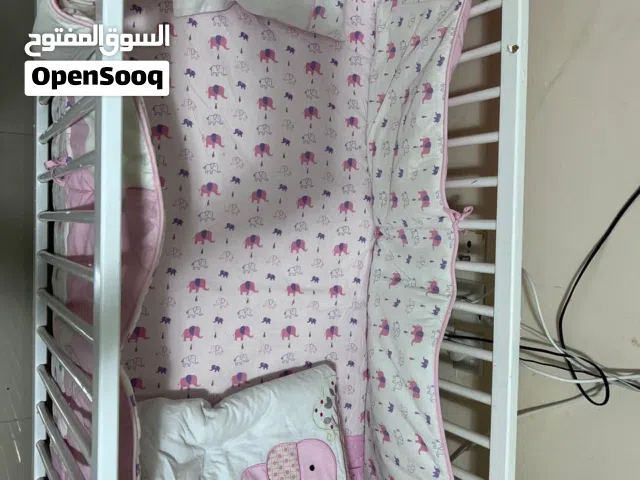 تخت طفل مستعمل استعمال بسيط