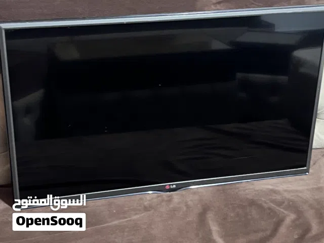 شاشة LG 32 بوصة للبيع +طاولة ديكور في اضاءة للبيع