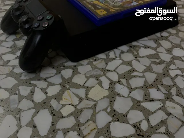 بلاي ستيشن 4 سليم مستعمل للبيع نظام 12.00 نصف تيرا مع اربع اللعاب كما موضحه بالصورة