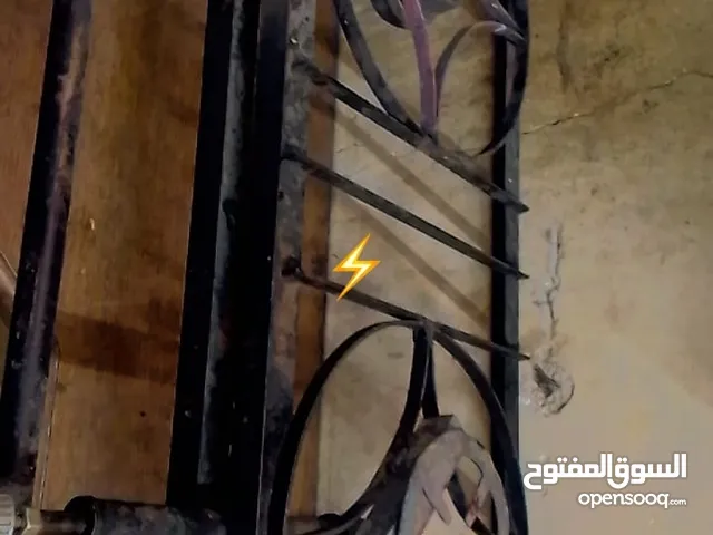 عرباي مع معدات قهوة