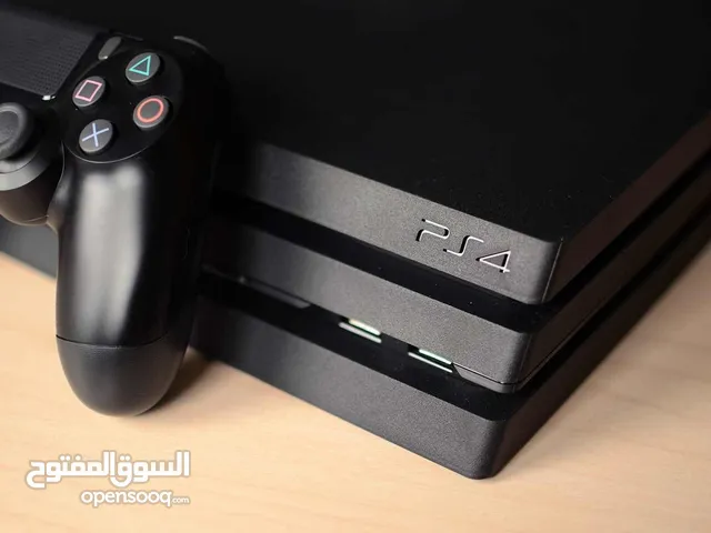 Playstation 4 Pro 4K 1TB حجم 1000GB بحالة ممتازة معاها قير ولعبة