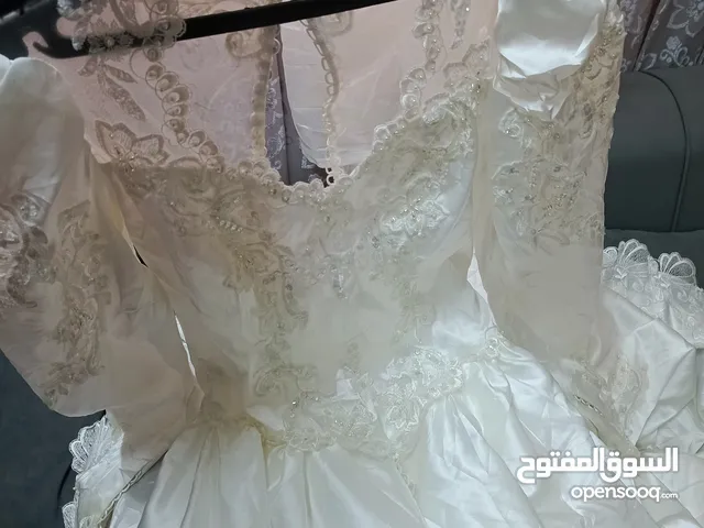 فستان عرس أبيض