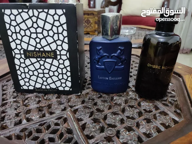 عطور نيش فاخرة ، مستخدم عدة رشات فقط