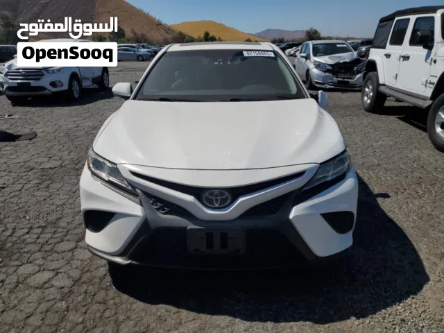 تويوتا كامري 2018  SE فتحة سقف وبصمة ونقط عمياء للبيع جاهزه تجهز بعد أسبوع  ( بدون خروج إيرباجات )