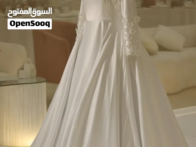 فستان عروس كلاسيكي راقي للبيع