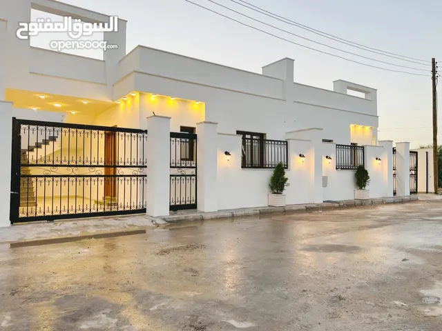 165 m2 3 Bedrooms Villa for Sale in Tripoli Ain Zara